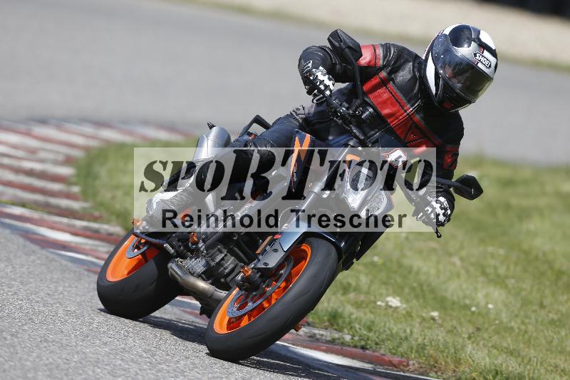 Archiv-2025/09 22.04.2025 Cornu Master School ADR/rot-rouge/0-2